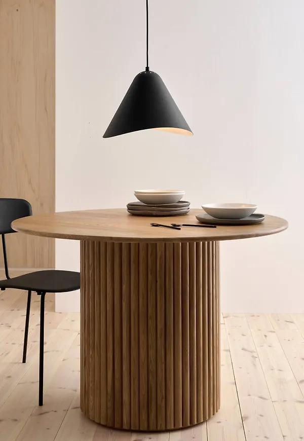 Vacker ekbord 2025 från Ellos.