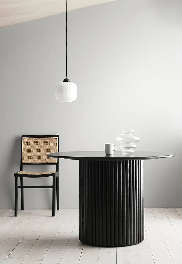 Söt soffbord i ek i svart från Ellos.