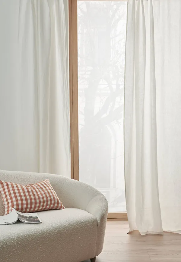 Stilriktig vit gardin 2025 från Ellos.