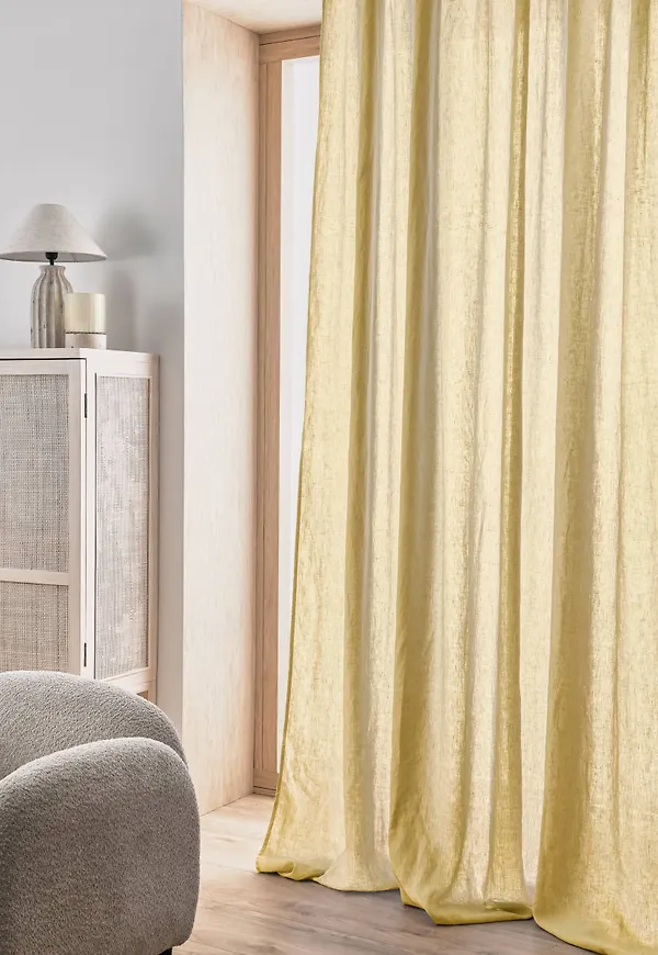 Modern gardin i gult från Ellos.