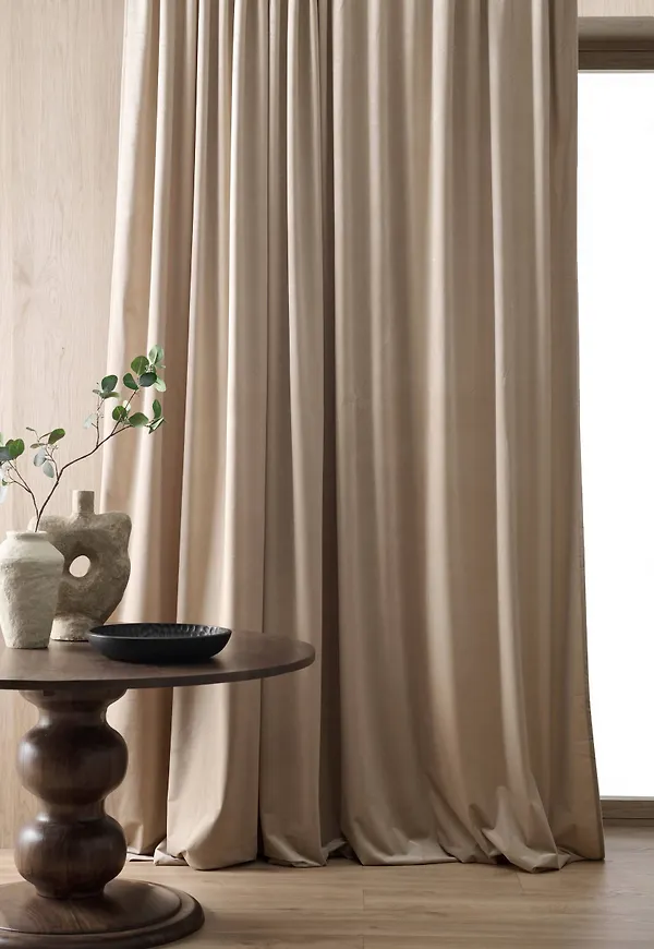 Beige Ellos-gardin i vacker modell.