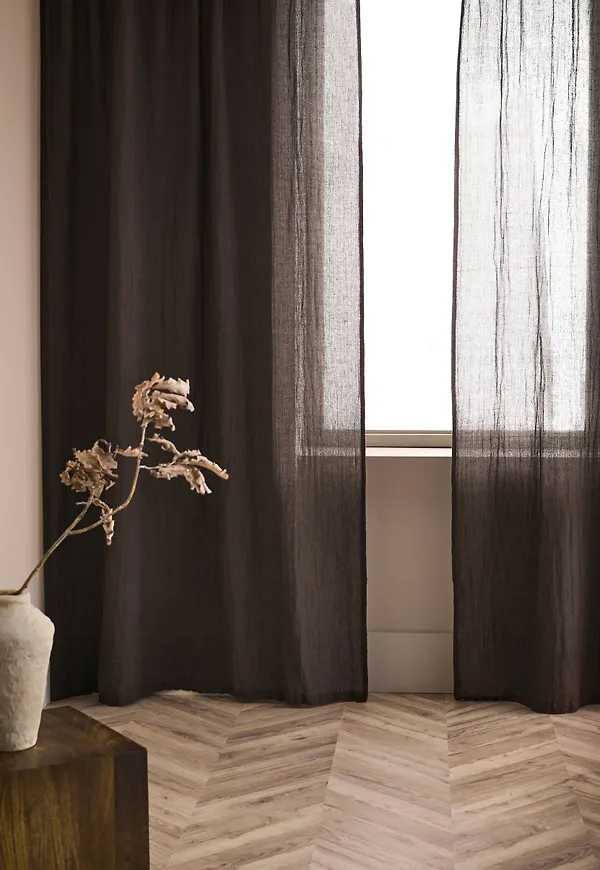 Brun Ellos-bomullsgardin i söt modell.