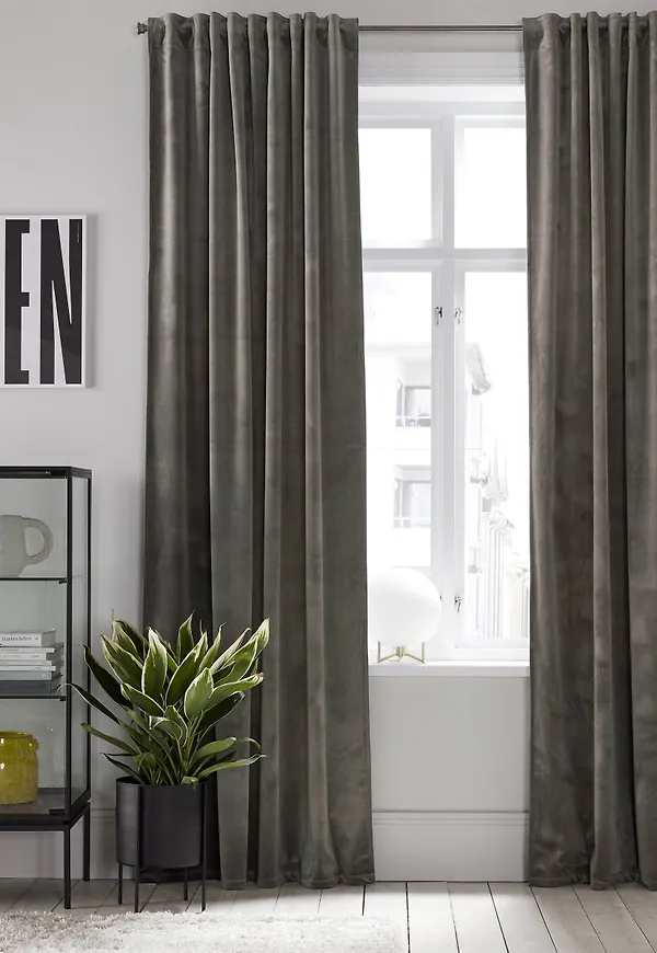 Grå Ellos-mörkläggningsgardin i jättefin modell.