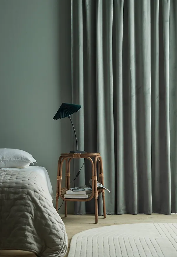 Grön Ellos-mörkläggningsgardin i skön modell.