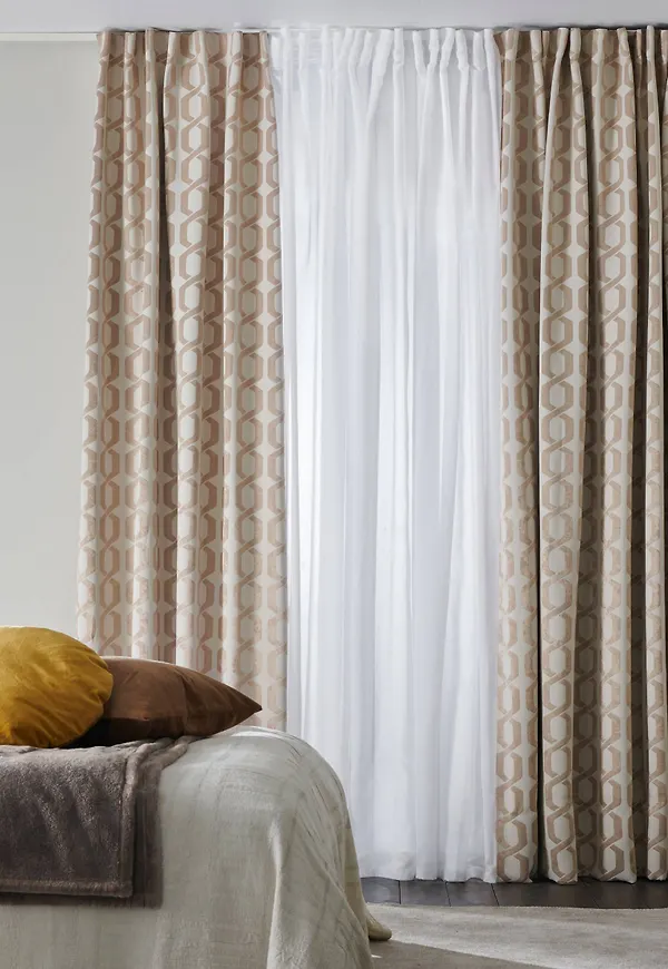 Otroligt snygg gardin i beiget från Ellos.