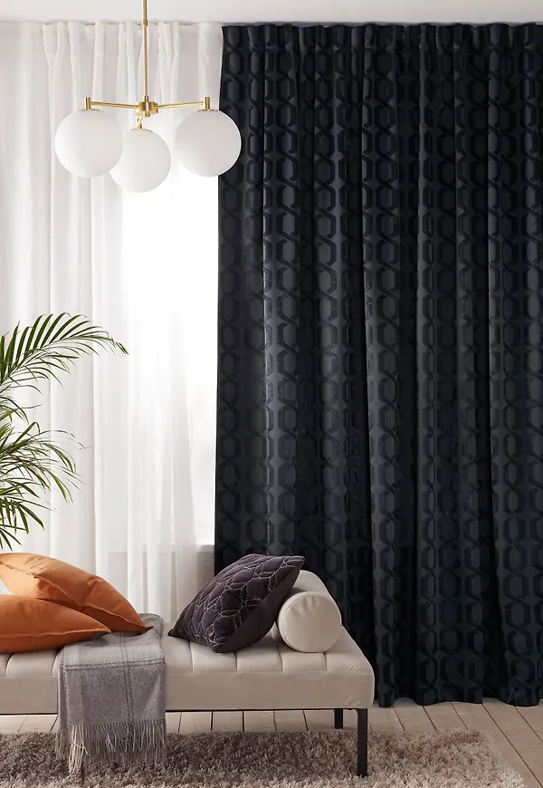 Fantastiskt snygg gardin i svart från Ellos.