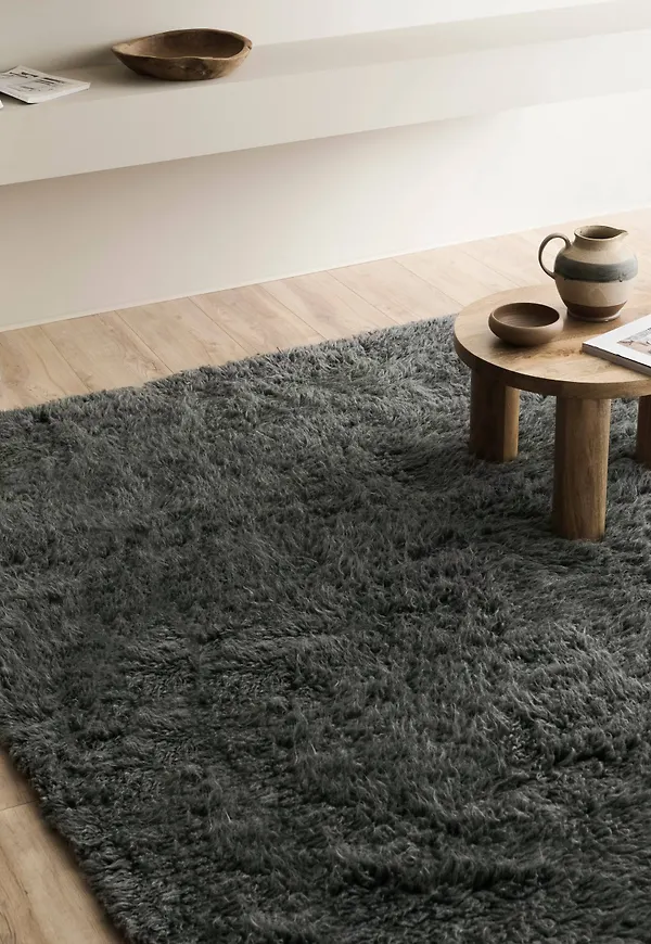 Fin ryamatta i grått från Ellos.