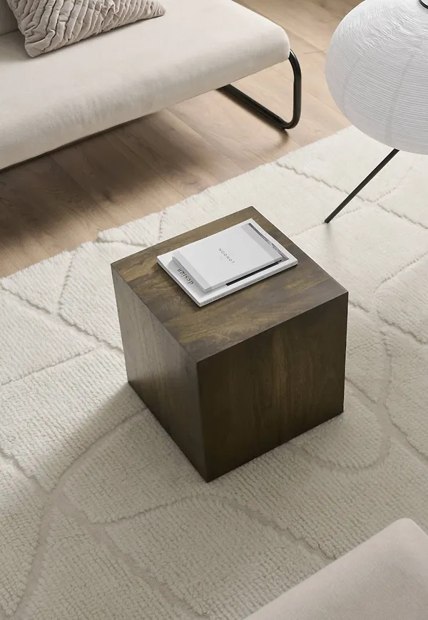 Superfin bord i brunt från Ellos.