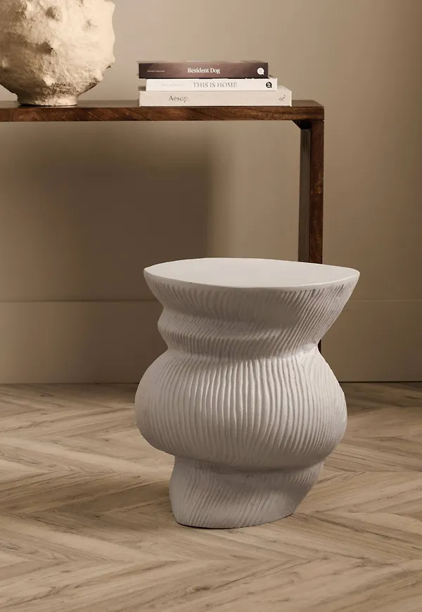 Mysig beige bord 2025 från Ellos.