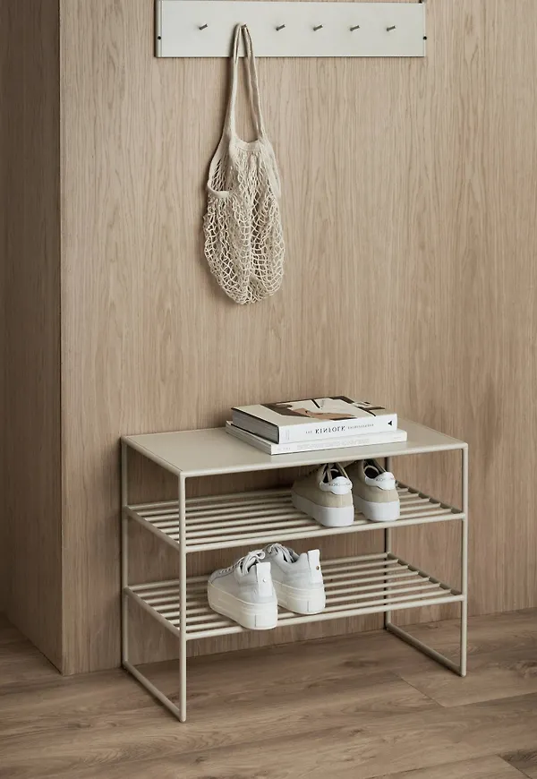 Cool hallmöbel i beiget från Ellos.
