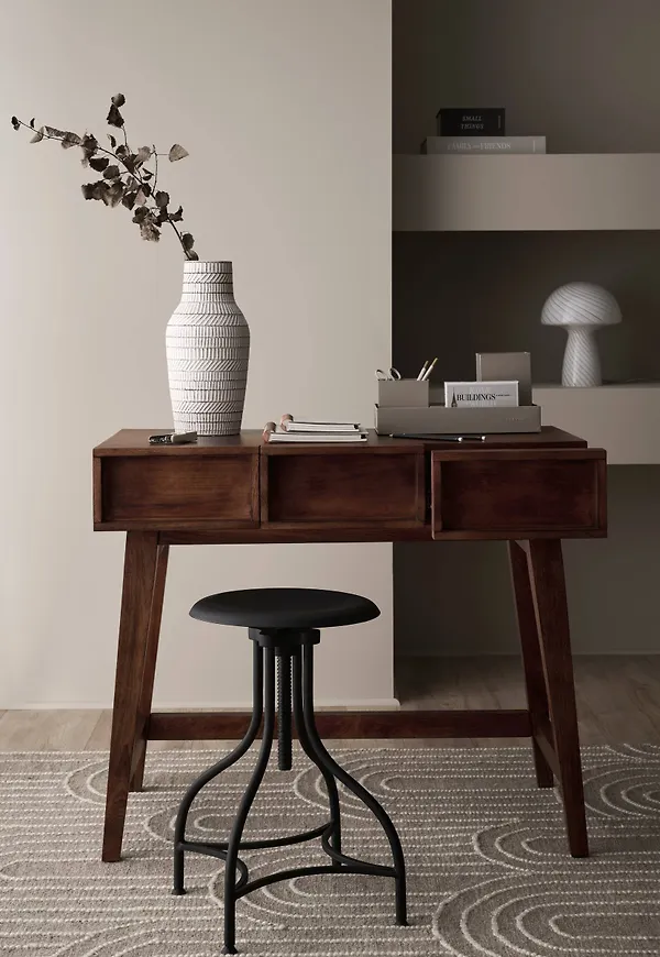 Riktigt trendig brun skrivbord 2025 från Ellos.