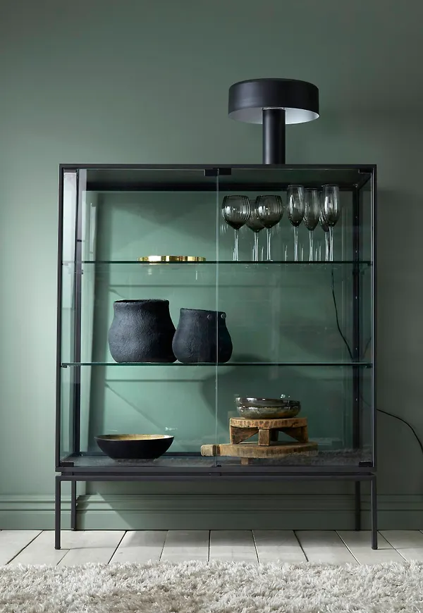 Snygg skåp i svart från Ellos.