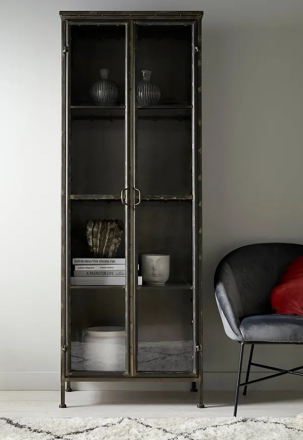 Elegant skåp 2025 från Ellos.