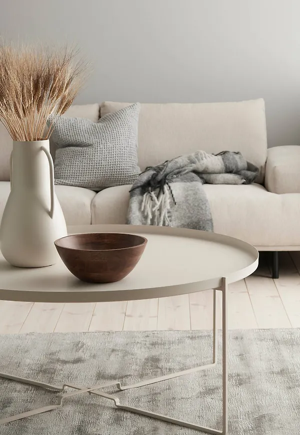 Beige Ellos-soffbord i modern modell.