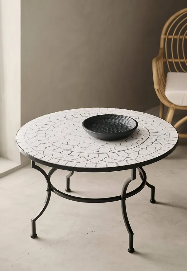 Elegant vit bord 2025 från Ellos.