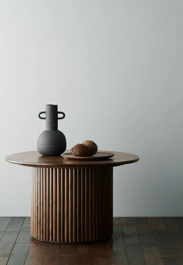 Fantastiskt snygg bord i valnöt från Ellos.