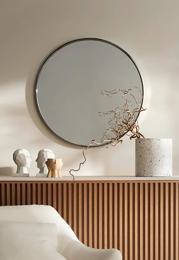 Fantastiskt snygg spegel i silver från Ellos.