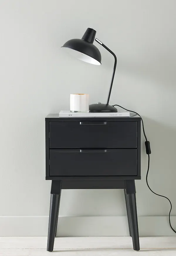 Svart Ellos-sängbord i komfortabel modell.