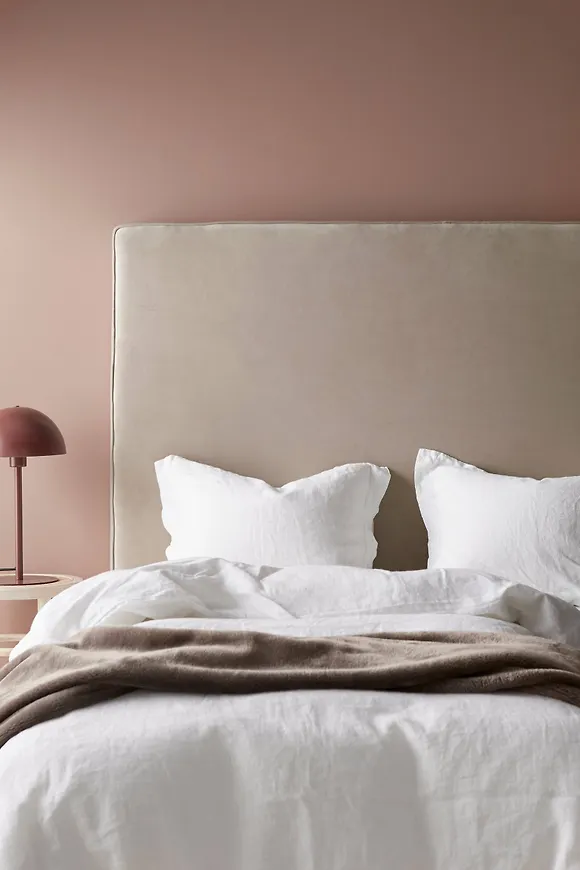 Klassisk beige säng 2025 från Ellos.