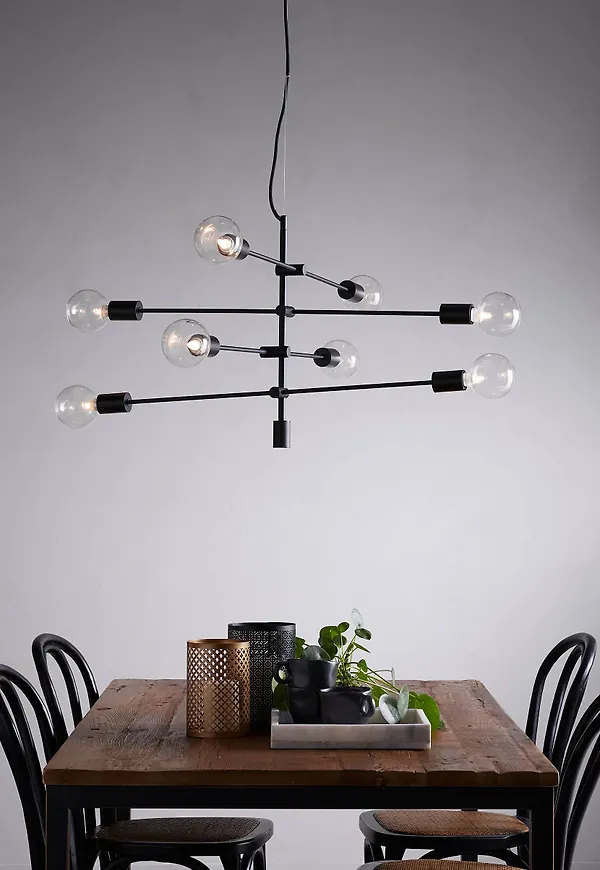 Klassisk svart taklampa 2025 från Ellos.