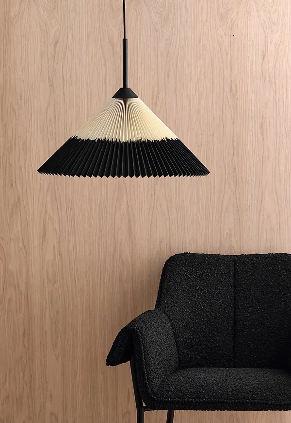Cool Lampa som passar bra vid många olika tillfällen.