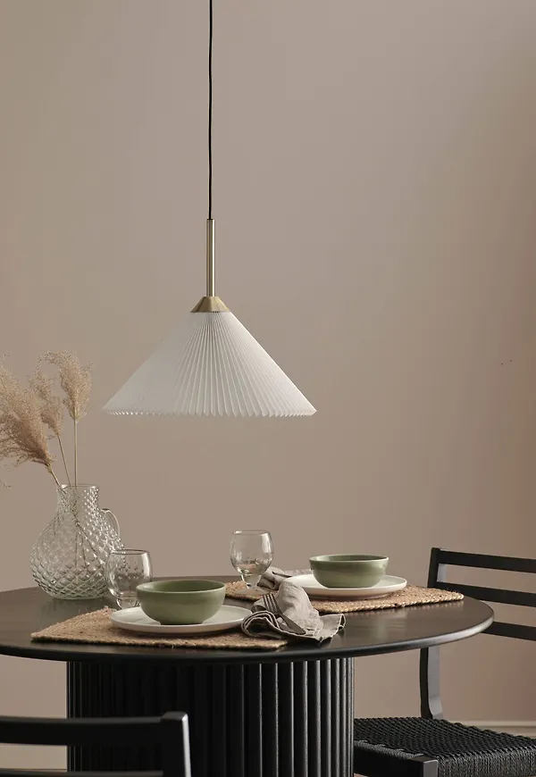 Superfin lampa 2025 från Ellos.
