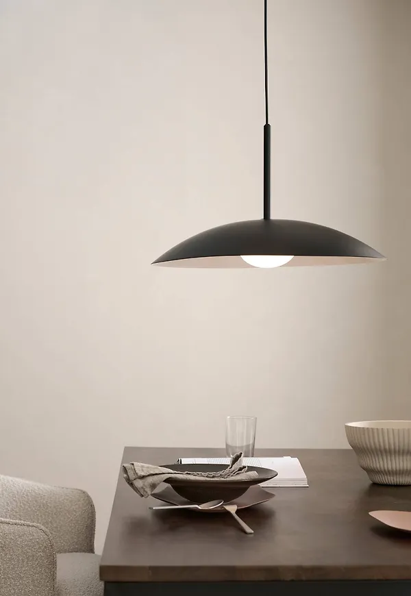 Fantastiskt fin taklampa 2025 från Ellos.