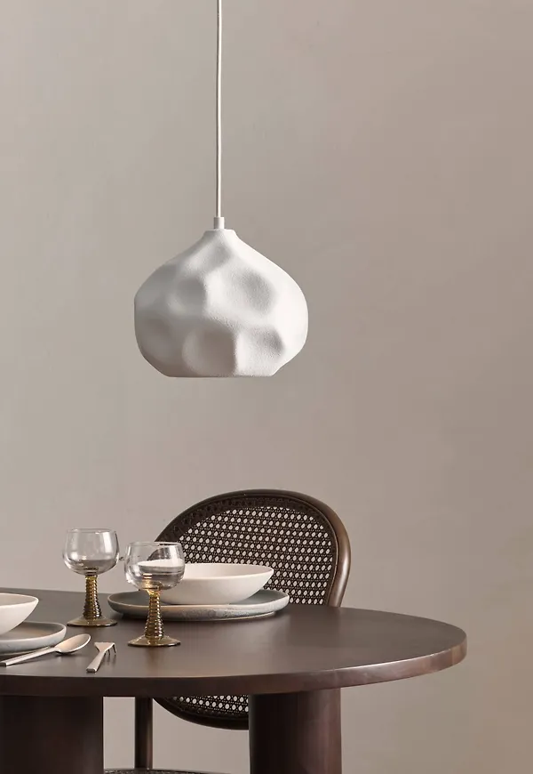 Skön Lampa som passar bra vid många olika tillfällen.