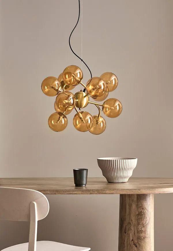 Jättefin Lampa som passar bra vid många olika tillfällen.
