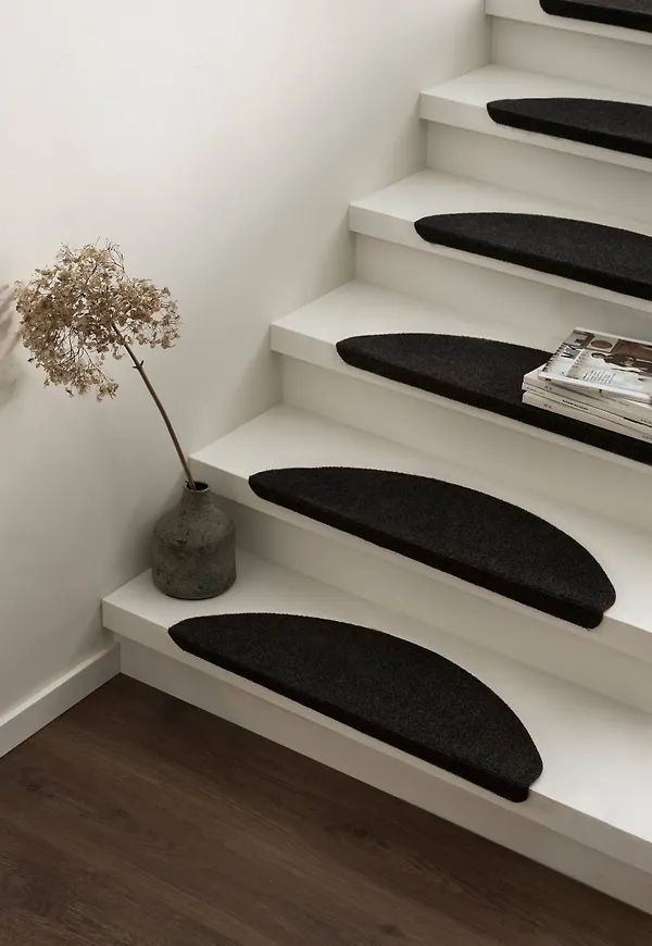 Klassisk trappstegsmatta 2025 från Ellos.