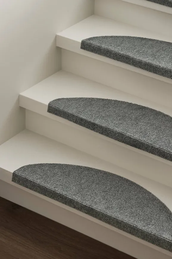 Trendig dörr i grått från Ellos.