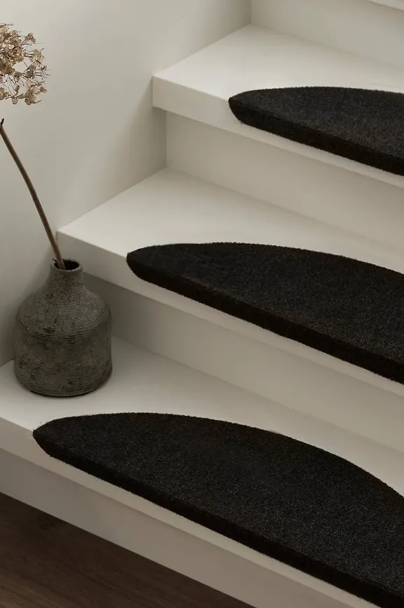 Exklusiv dörr i svart från Ellos.