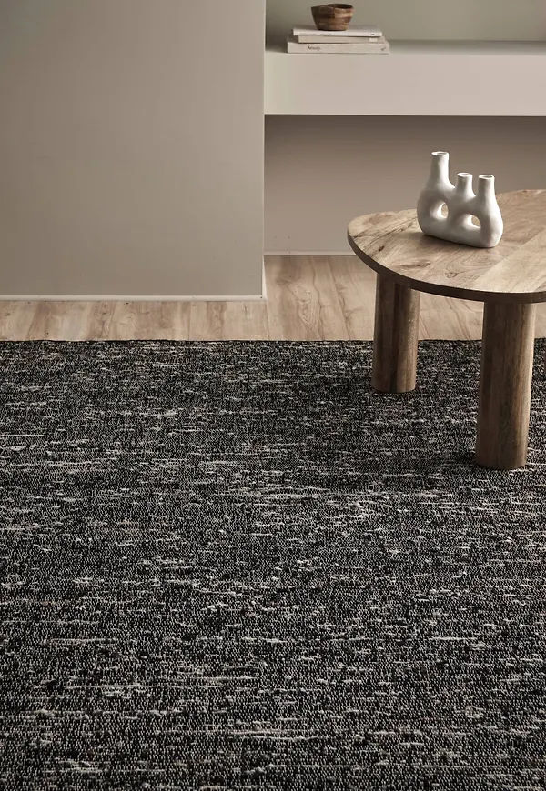 Snygg ullmatta i svart från Ellos.