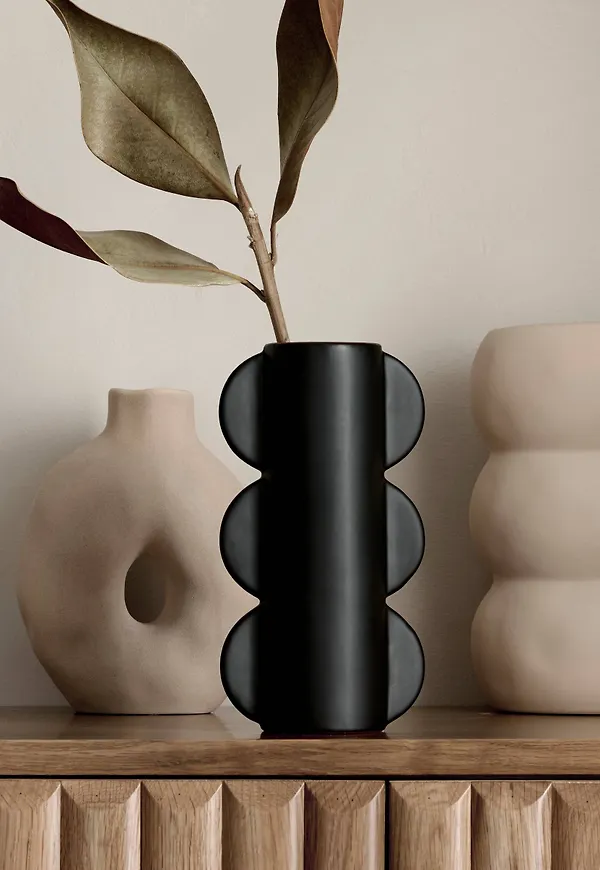 Svart Ellos-kruka i söt modell.