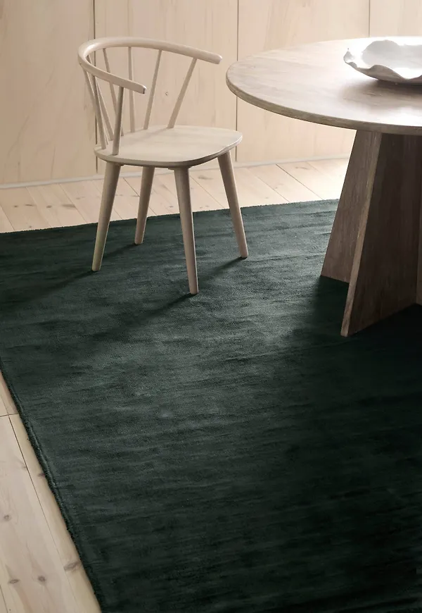 Otroligt fin halkskyddsmatta i mörkgrönt från Ellos.