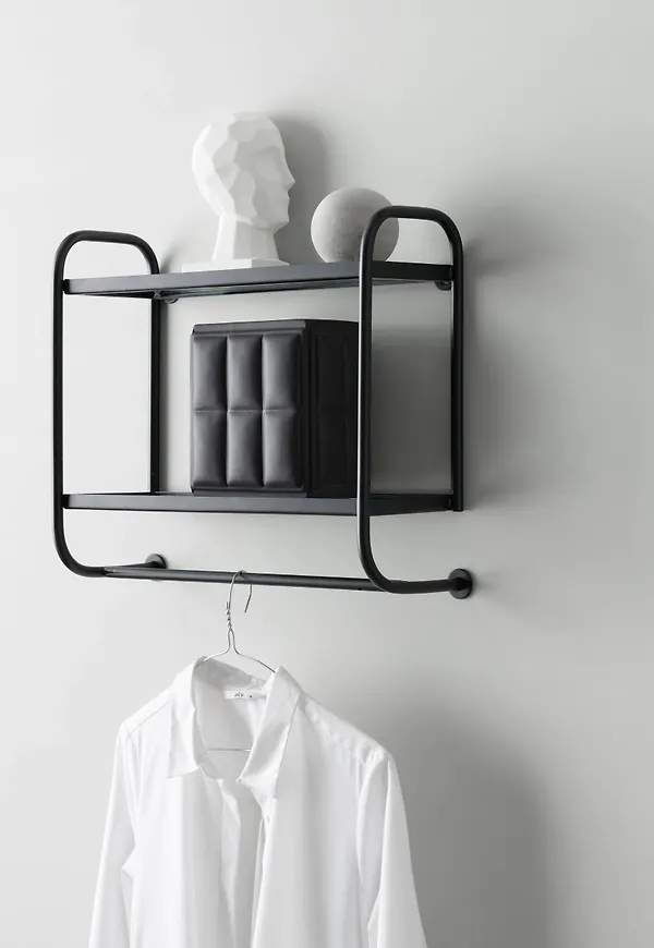 Supersnygg hylla i svart från Ellos.