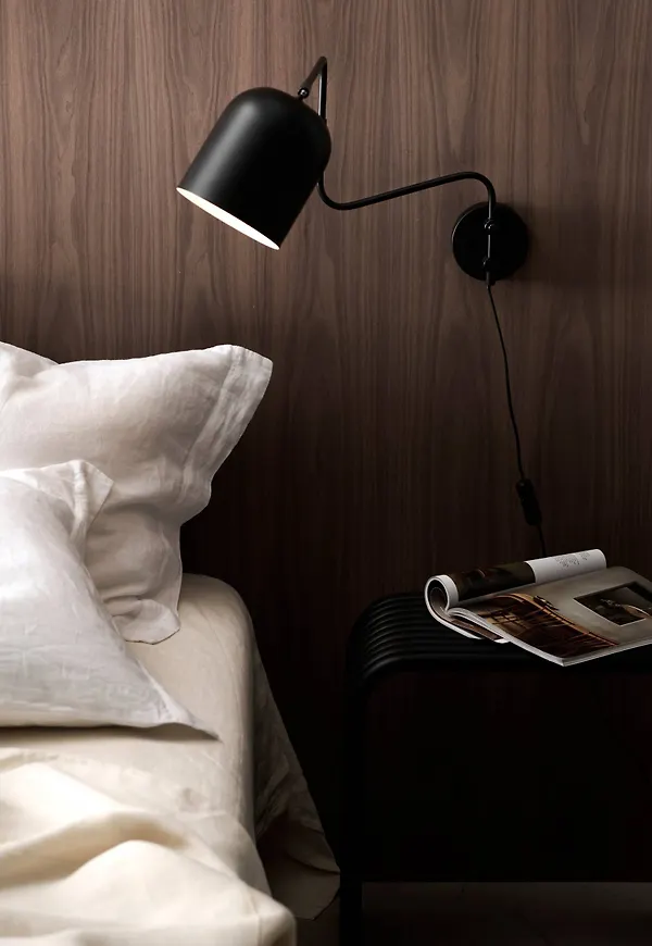 Klassisk svart lampa 2025 från Ellos.