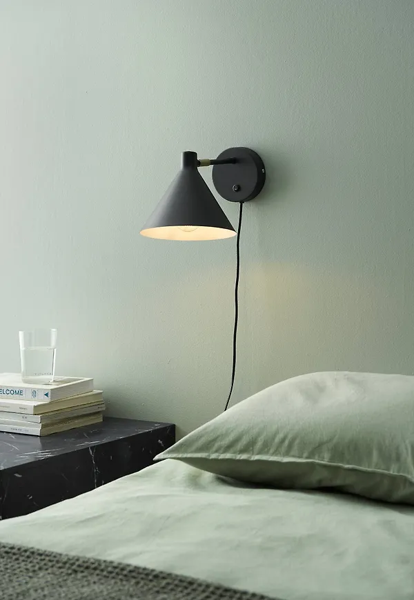 Otroligt fin vägglampa 2025 från Ellos.