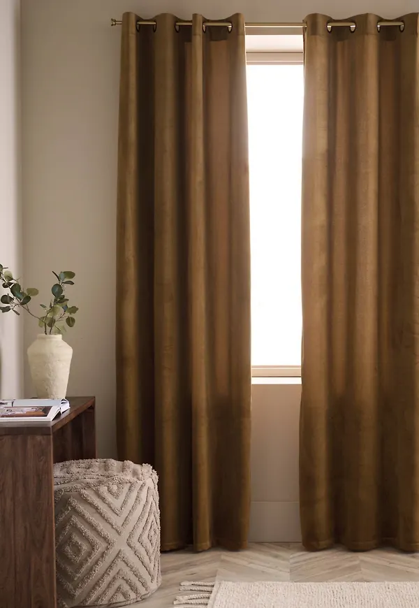 Snygg sammetsgardin 2025 från Ellos.