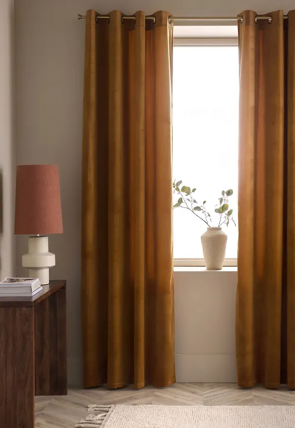 Fin sammetsgardin 2025 från Ellos.