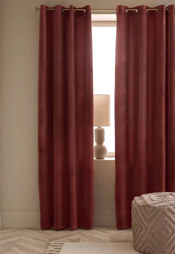 Skön sammetsgardin 2025 från Ellos.