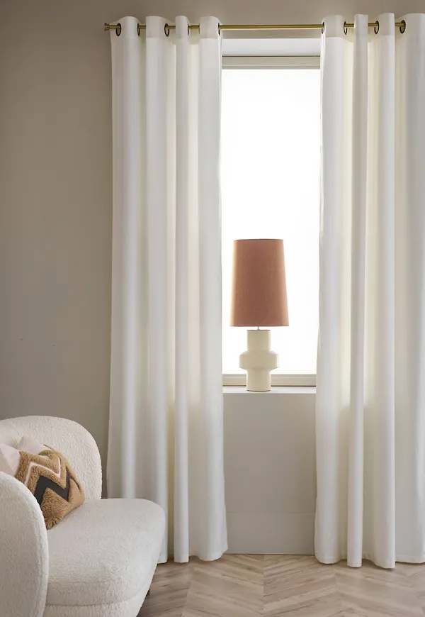 Jättesnygg Gardin som passar bra vid många olika tillfällen.