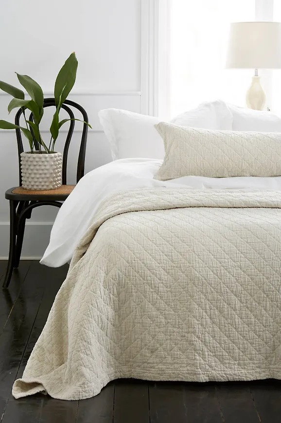 Beige Ellos-bomullssäng i fin modell.