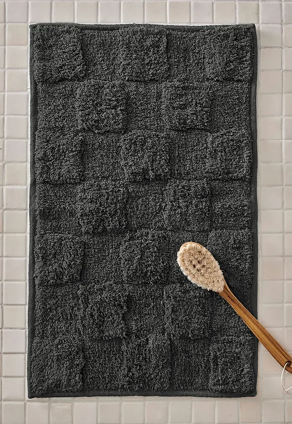 Ikonisk bomullsmatta i grått från Ellos Home.