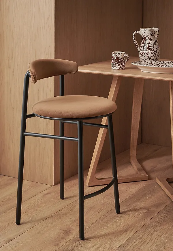 Exklusiv brun stol 2025 från Ellos Home.