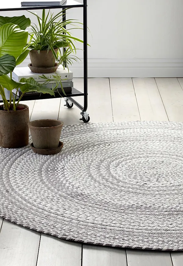 Cool ellos home matta i grå färg gjord i bomull.