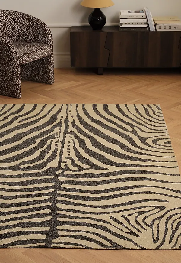 Elegant halkskyddsmatta i brun färg gjord i bomull.