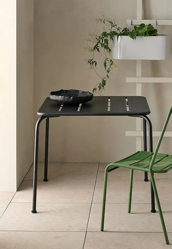 Supersnygg järnmöbel i svart från Ellos Home.