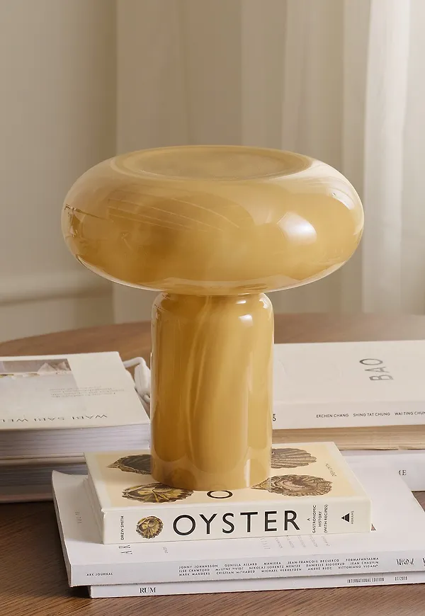 Fantastiskt snygg grön lampa 2025 från Ellos Home.