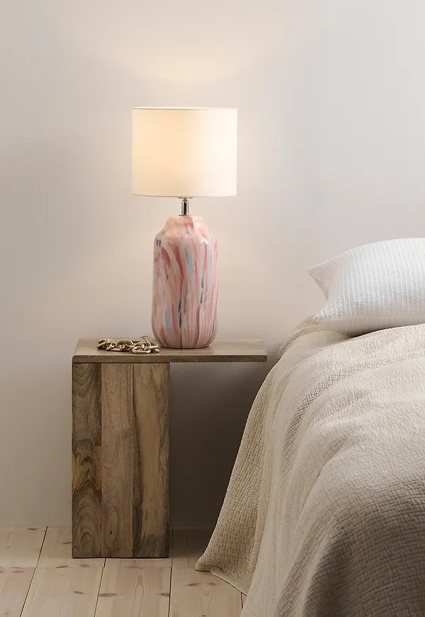 Fin bordslampa 2025 från Ellos Home.